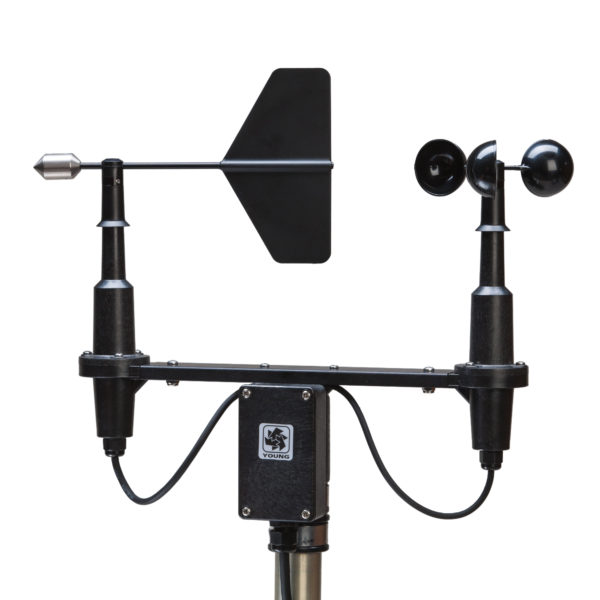 Uno Young "Wind Sentry", esempio di anemometro a coppe e banderuola